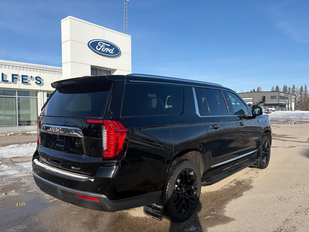 2023 GMC Yukon XL SLE Photo4