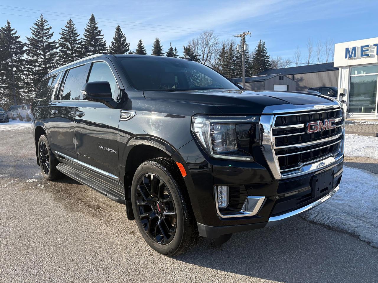 2023 GMC Yukon XL SLE Photo3