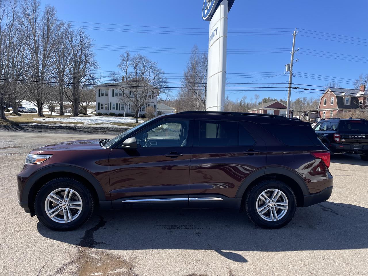 2020 Ford Explorer XLT Photo3