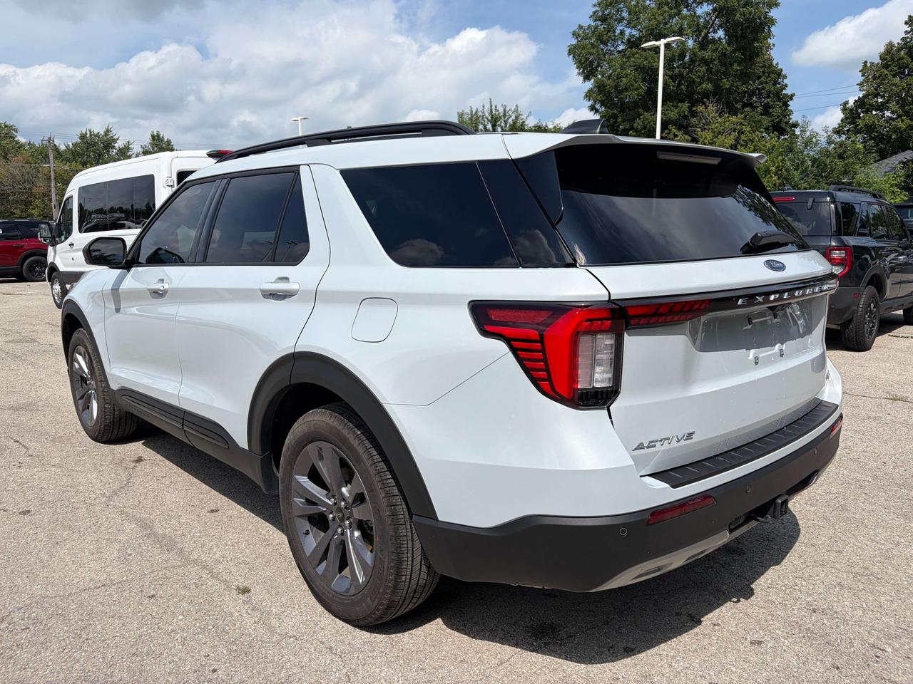 2026 Ford Explorer ACTIVE W/200A PKG 4WD 200A Photo2