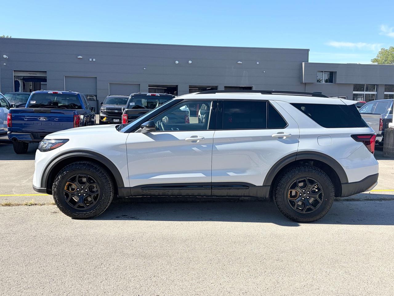 2026 Ford Explorer TREMOR 4WD 800A Photo1