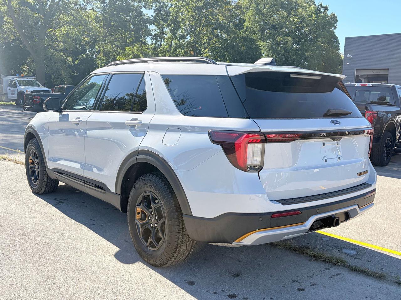 2026 Ford Explorer TREMOR 4WD 800A Photo2