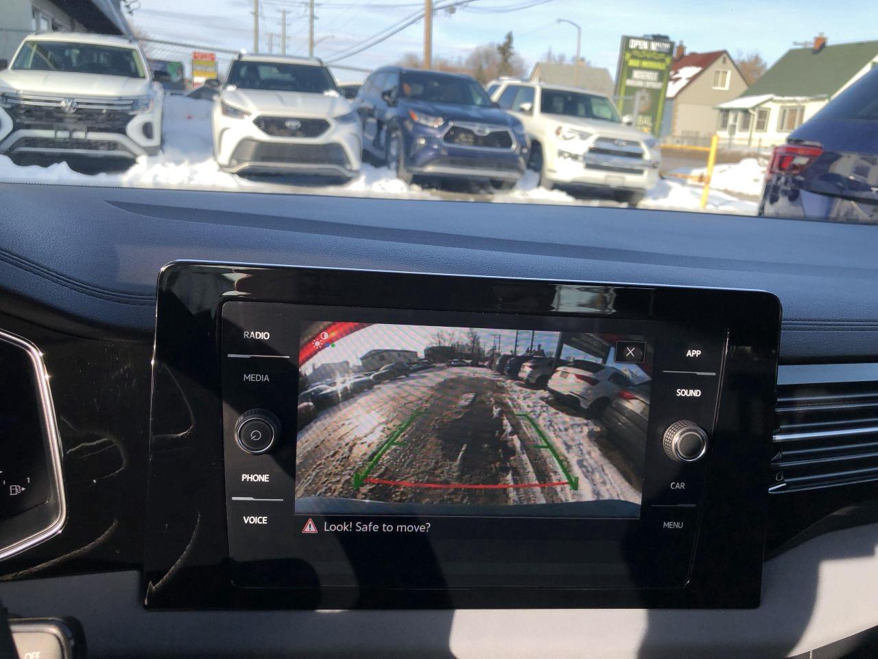 2025 Volkswagen Jetta Comfortline LIKE NEW!!  ONLY 3,000KMS, LEATHERETTE Photo