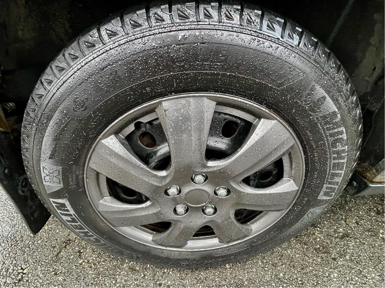 13673516