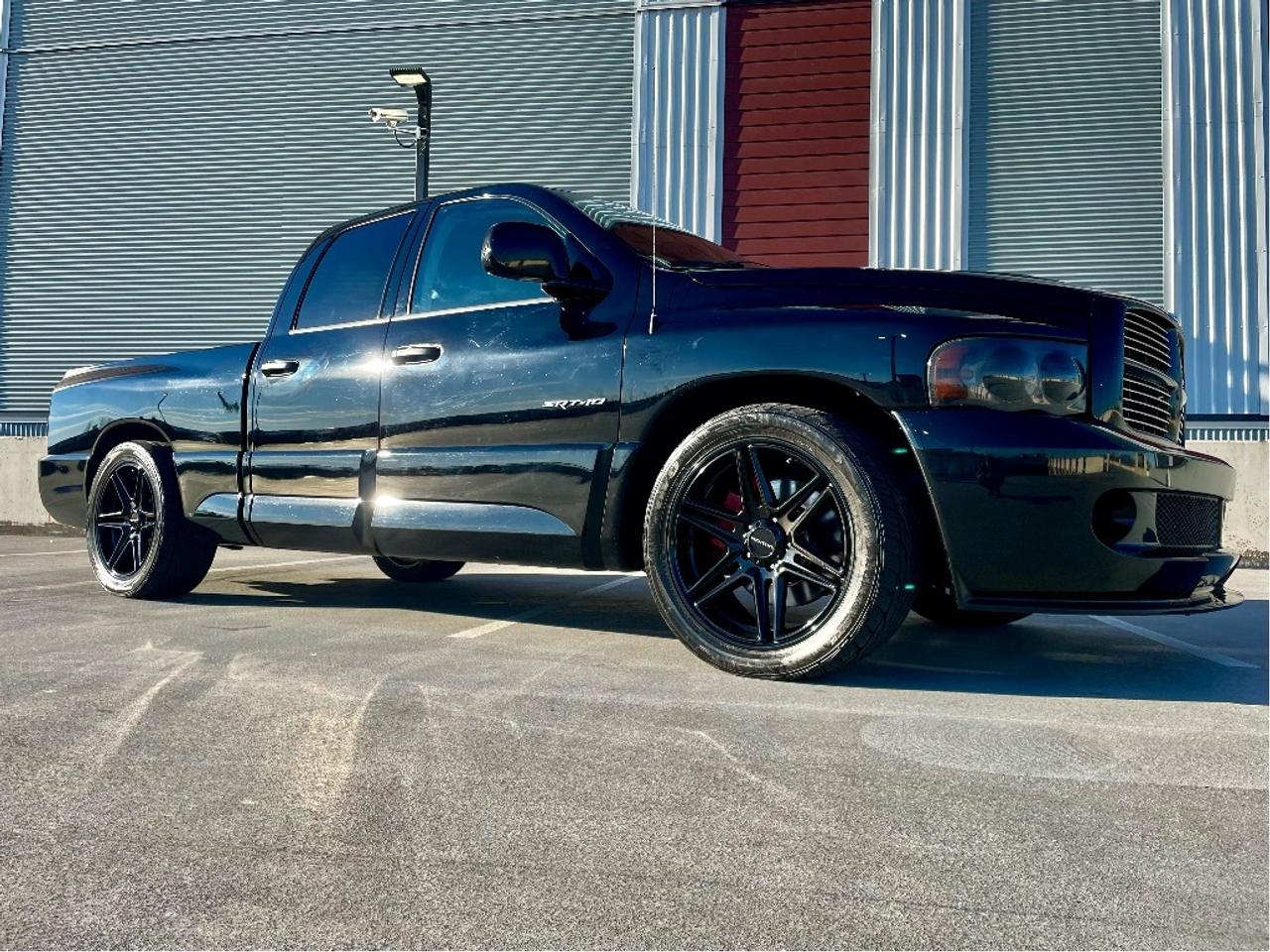 MUST SEE UNIT 8.1L V10 MONSTER ! ONLY MADE FOR 3 YEARS & ONLY 3305 QUAD CABs WERE MADE IN 2005 IN NORTH AMERICA! Priced to sell, own a piece of history! 

Price does not include $599 documentation fee and/or $699 finance fee.