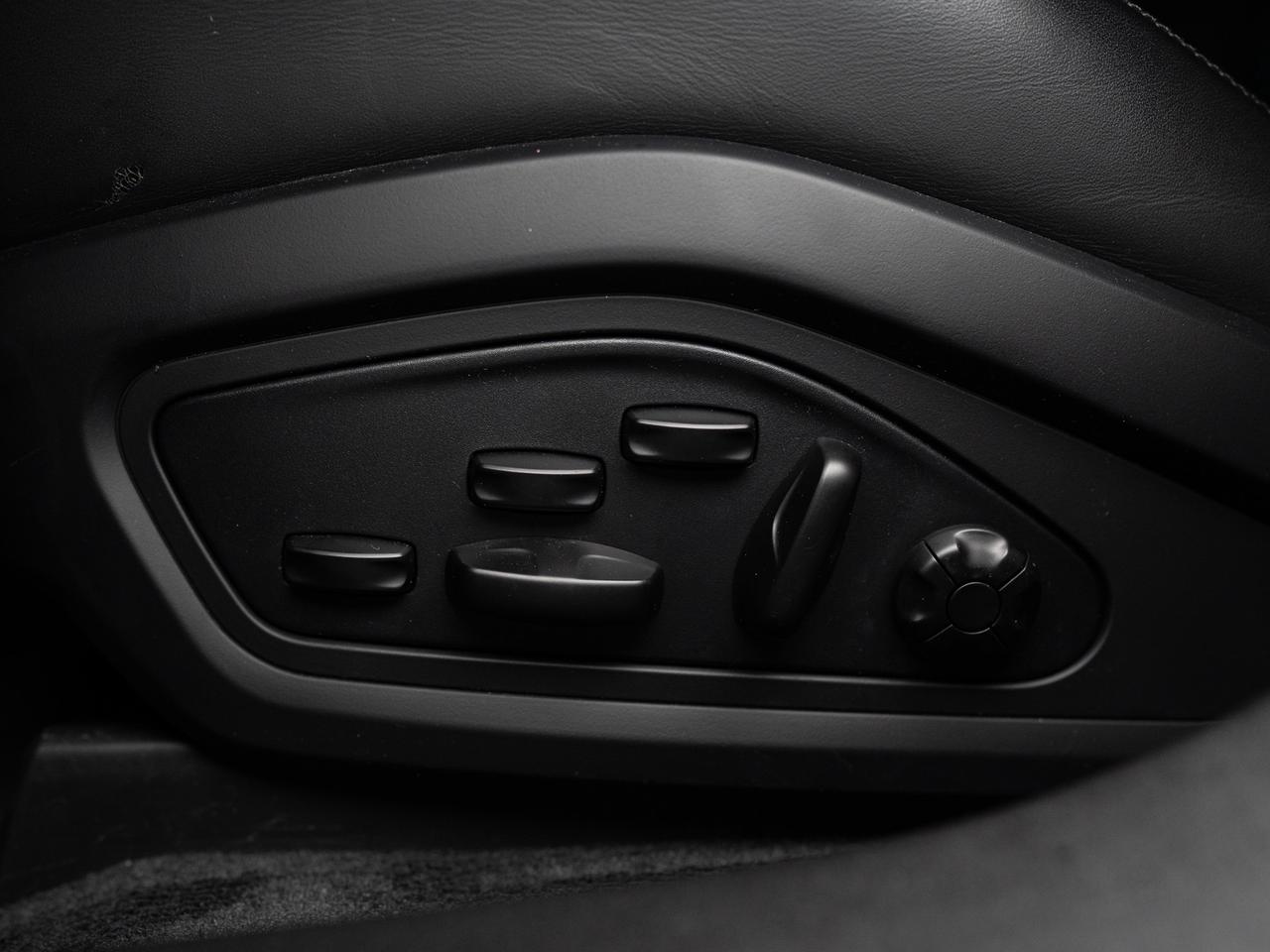 2020 Porsche Taycan TURBO | PERFORMANCE & PREMIUM PKG | BOSE | 21 IN Photo