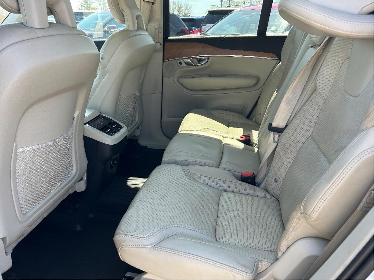 2018 Volvo XC90 T6, 7 PASSENGER, AWD, SUNROOF, HEATED LEATHER! Photo