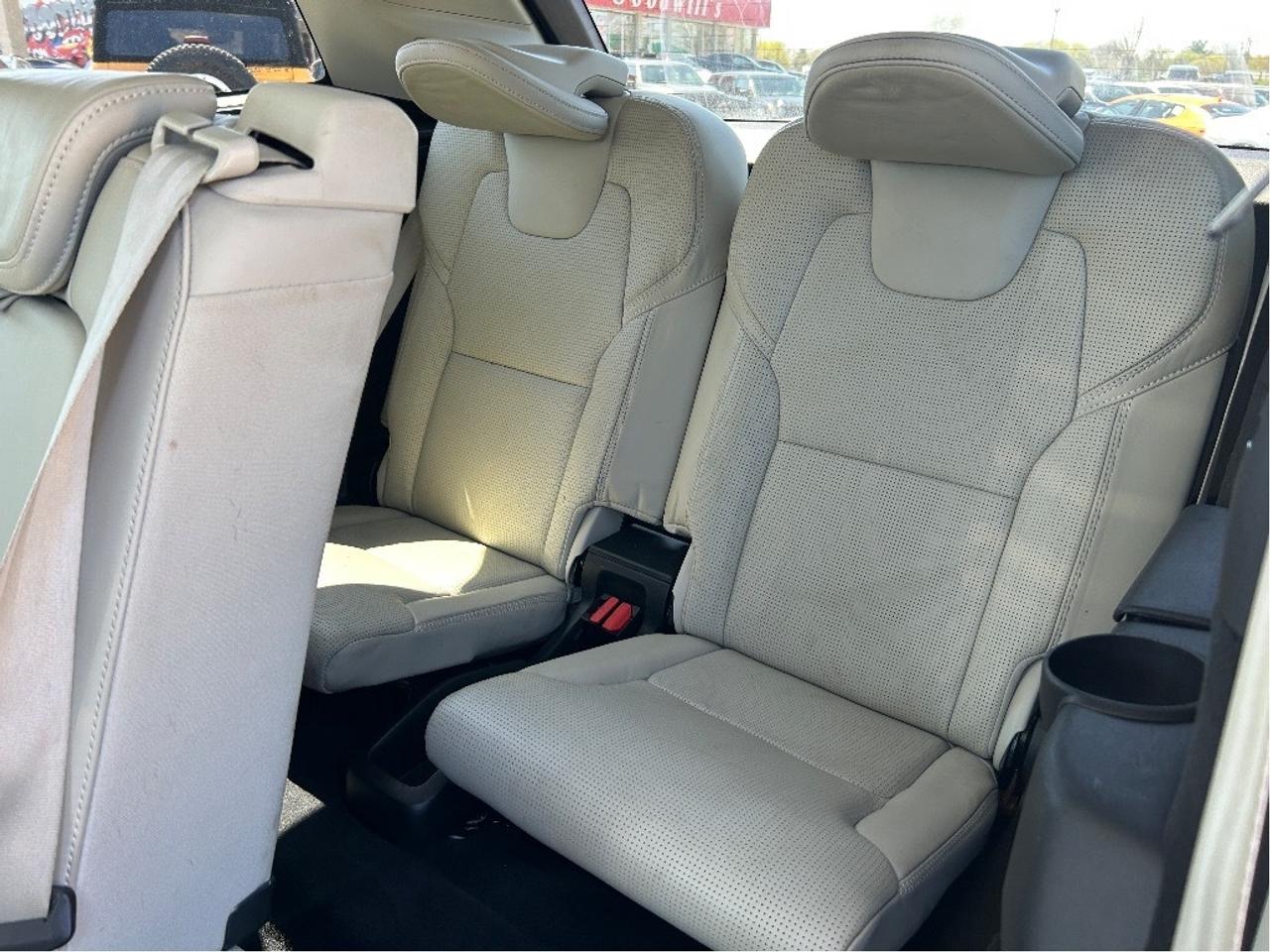 2018 Volvo XC90 T6, 7 PASSENGER, AWD, SUNROOF, HEATED LEATHER! - Photo #16