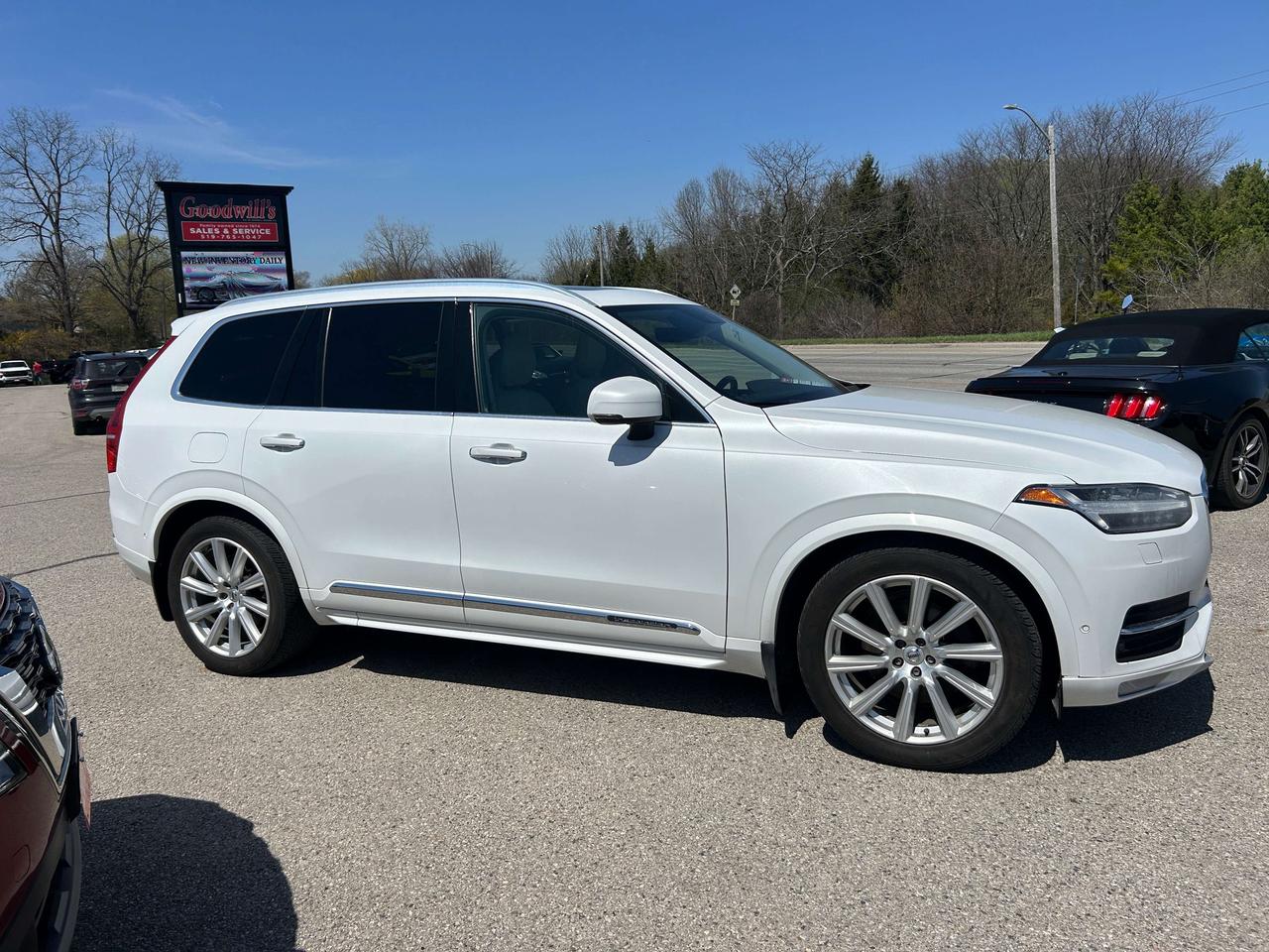 2018 Volvo XC90 T6, 7 PASSENGER, AWD, SUNROOF, HEATED LEATHER! Photo