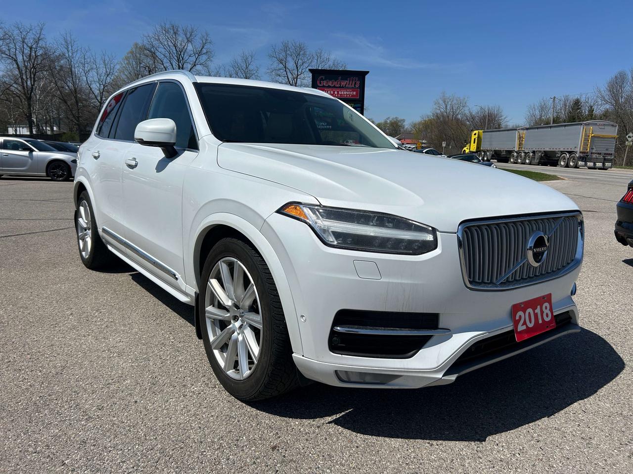 2018 Volvo XC90 T6, 7 PASSENGER, AWD, SUNROOF, HEATED LEATHER! Photo