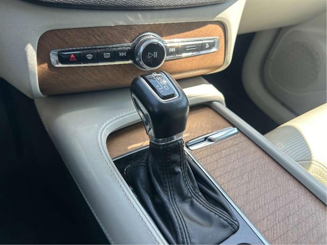 2018 Volvo XC90 T6, 7 PASSENGER, AWD, SUNROOF, HEATED LEATHER! - Photo #13