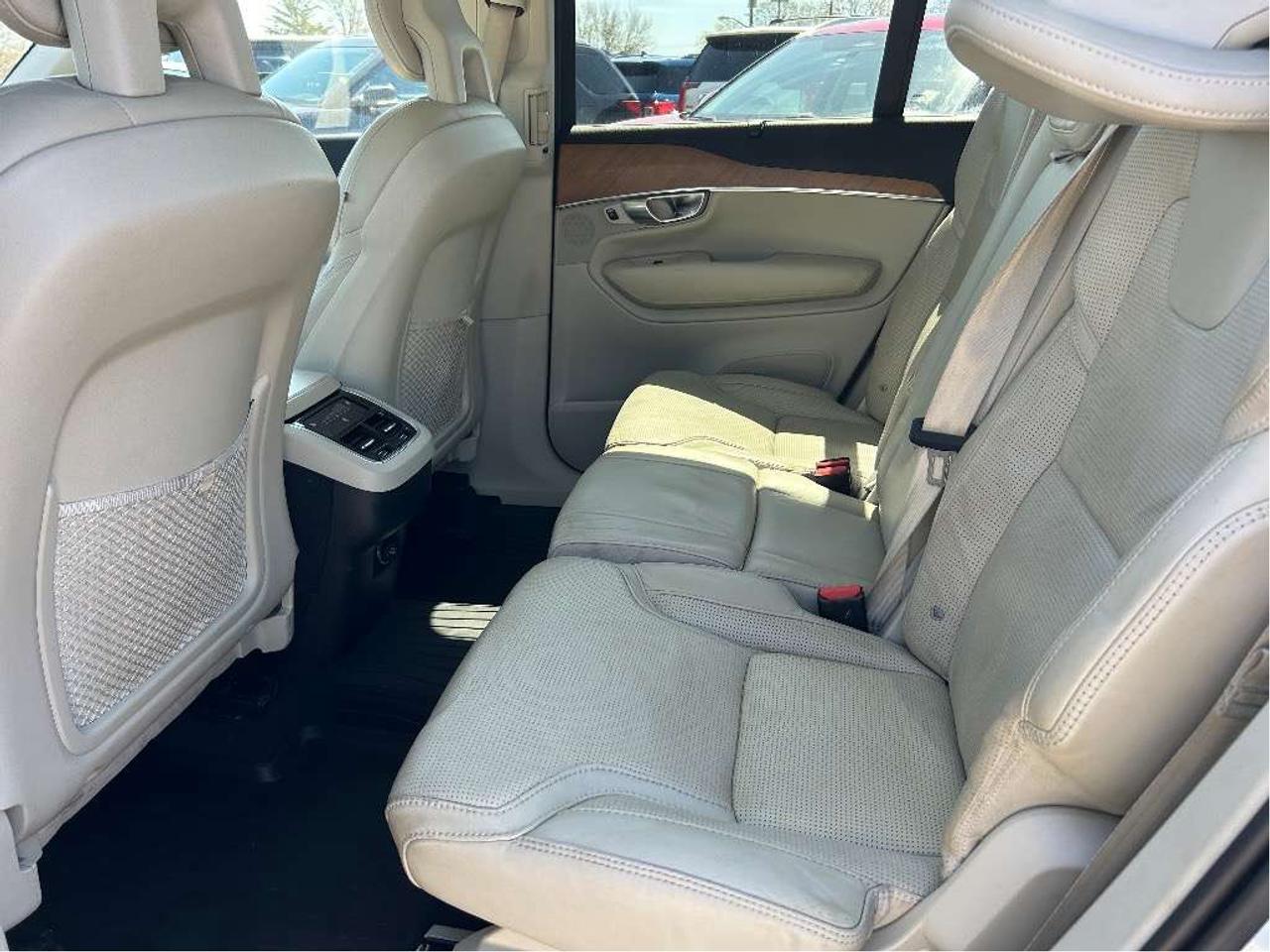 2018 Volvo XC90 T6, 7 PASSENGER, AWD, SUNROOF, HEATED LEATHER! - Photo #14