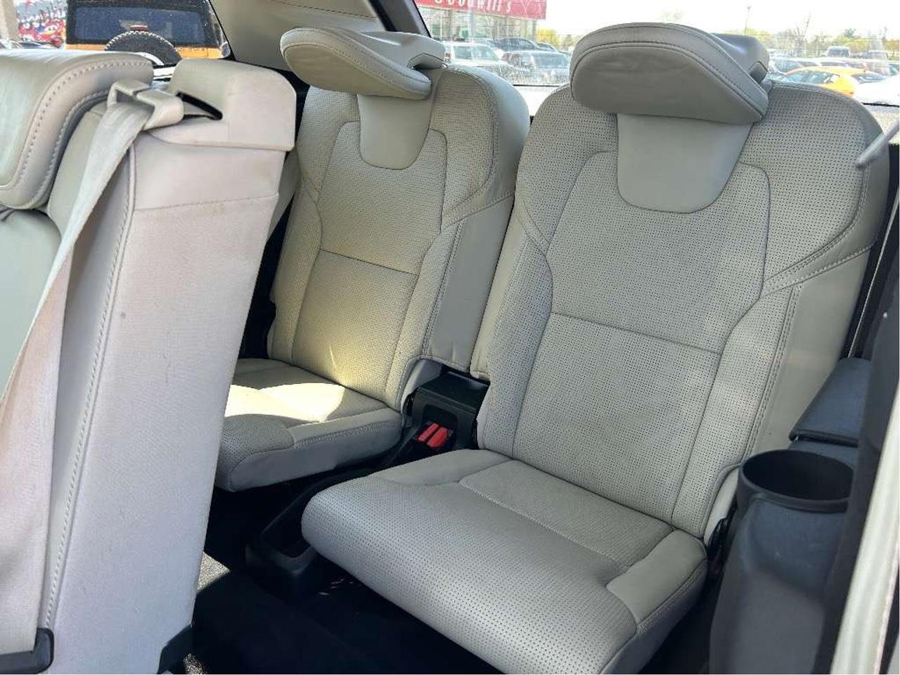 2018 Volvo XC90 T6, 7 PASSENGER, AWD, SUNROOF, HEATED LEATHER! Photo