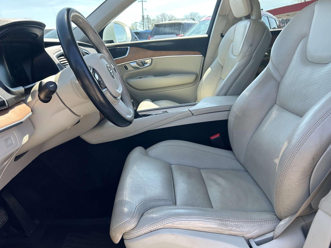 2018 Volvo XC90 T6, 7 PASSENGER, AWD, SUNROOF, HEATED LEATHER! Photo