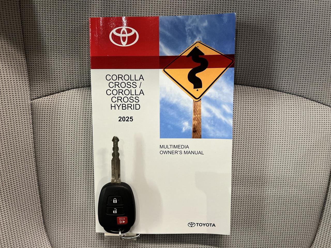 2025 Toyota Corolla Cross AWD | ONLY 5,500KMS!! | CARPLAY | HTD SEATS | A/C Photo