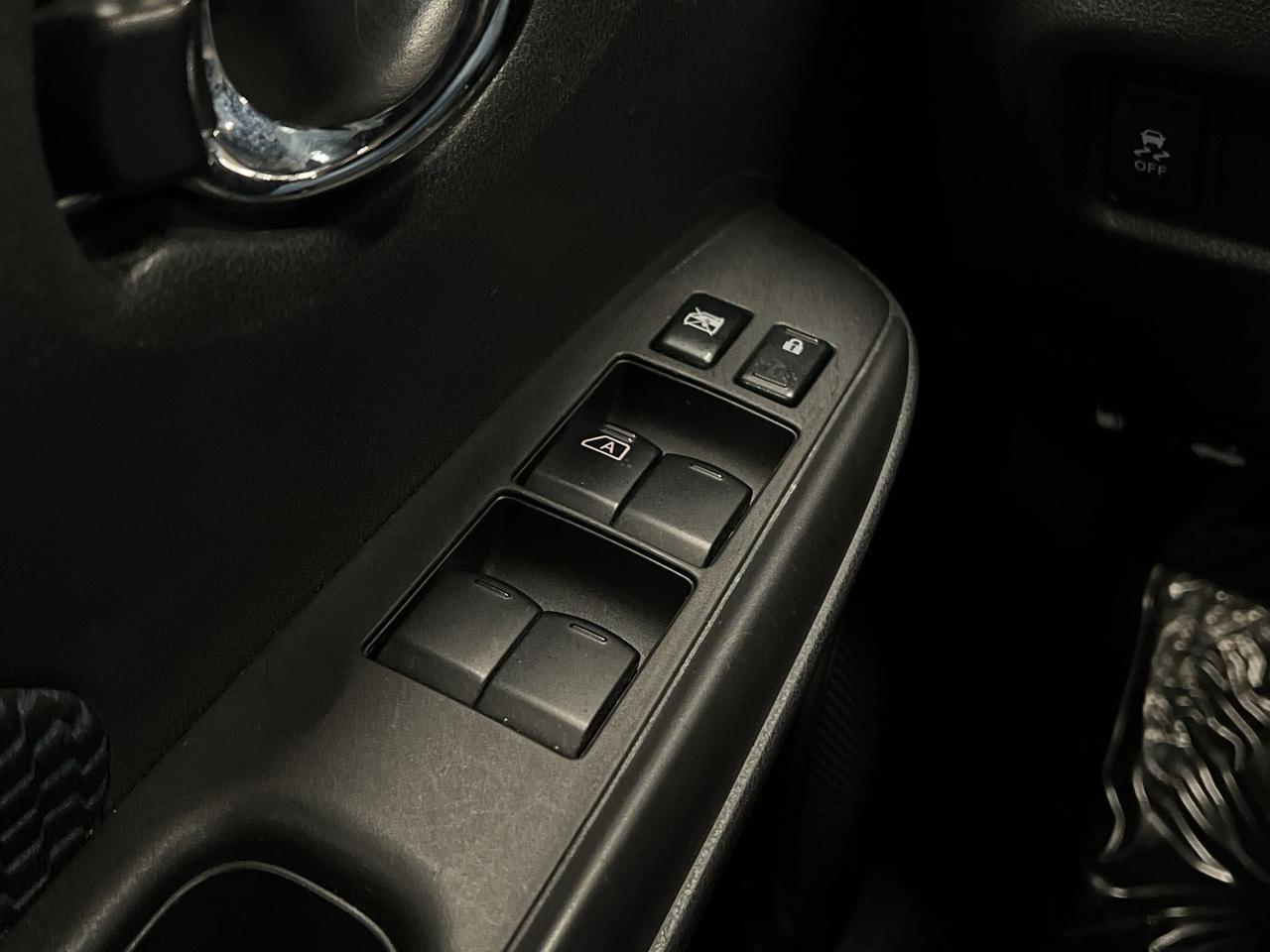 2019 Nissan Versa Note SV | HEATED SEATS | REAR CAM | BLUETOOTH | A/C Photo