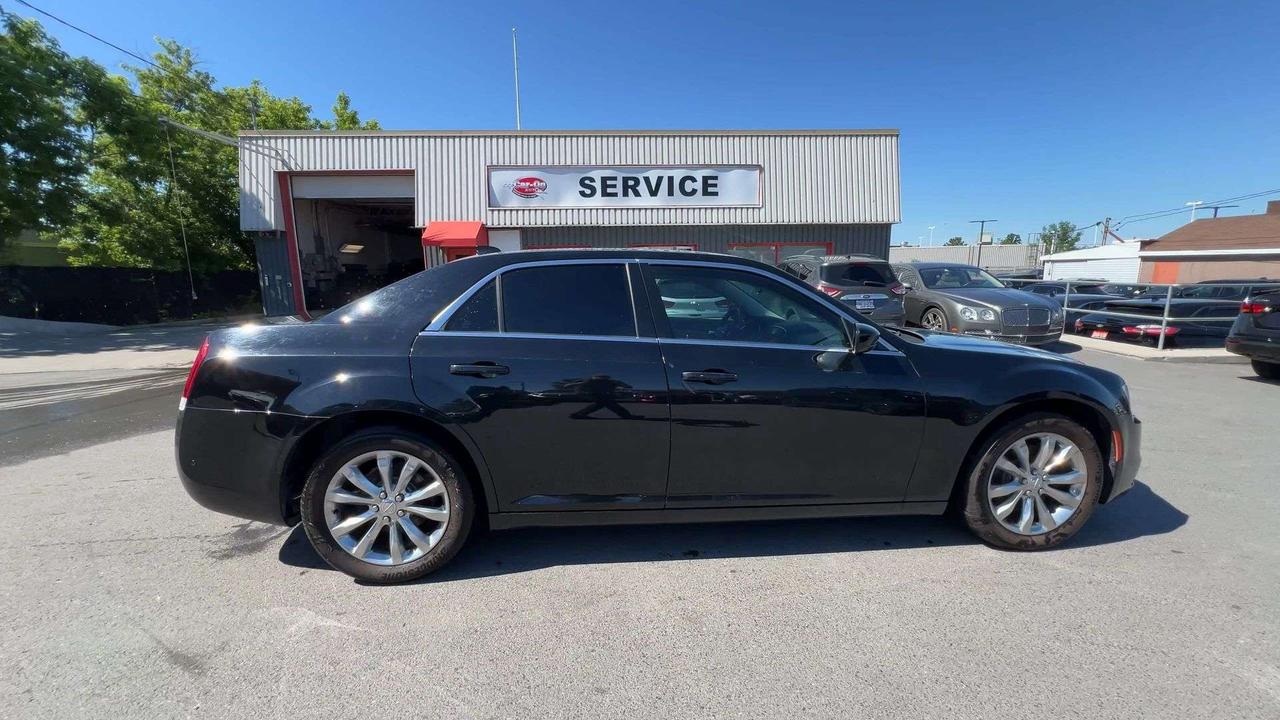 2018 Chrysler 300 TOURING L AWD | 292HP | HTD LEATHER | CARPLAY Photo