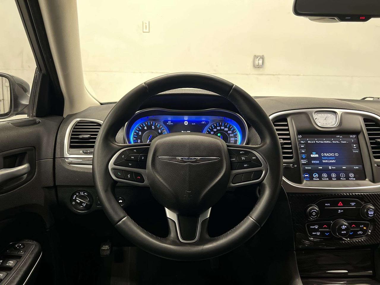 2018 Chrysler 300 TOURING L AWD | 292HP | HTD LEATHER | CARPLAY Photo