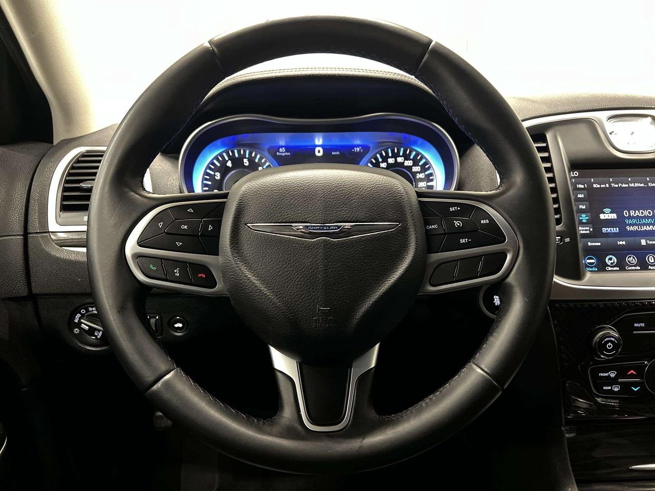 2018 Chrysler 300 TOURING L AWD | 292HP | HTD LEATHER | CARPLAY Photo