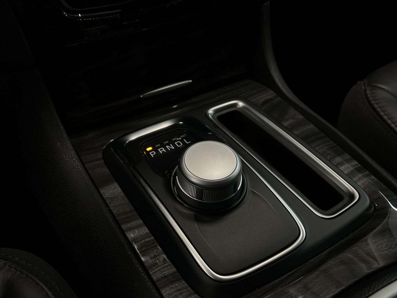 2018 Chrysler 300 TOURING L AWD | 292HP | HTD LEATHER | CARPLAY Photo