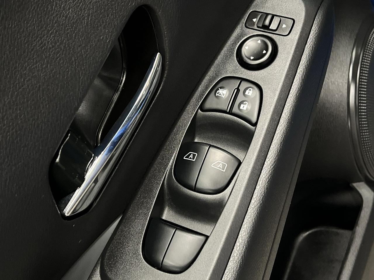 2024 Nissan Kicks SR | HTD SEATS | CARPLAY | 360 CAM | BLK ALLOYS Photo