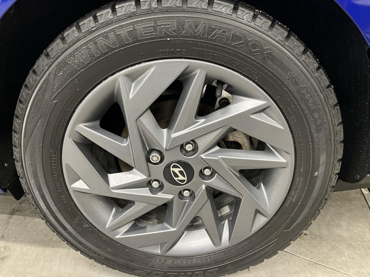 2024 Hyundai Elantra PREFERRED | HTD SEATS | CARPLAY | ALLOYS | A/C Photo