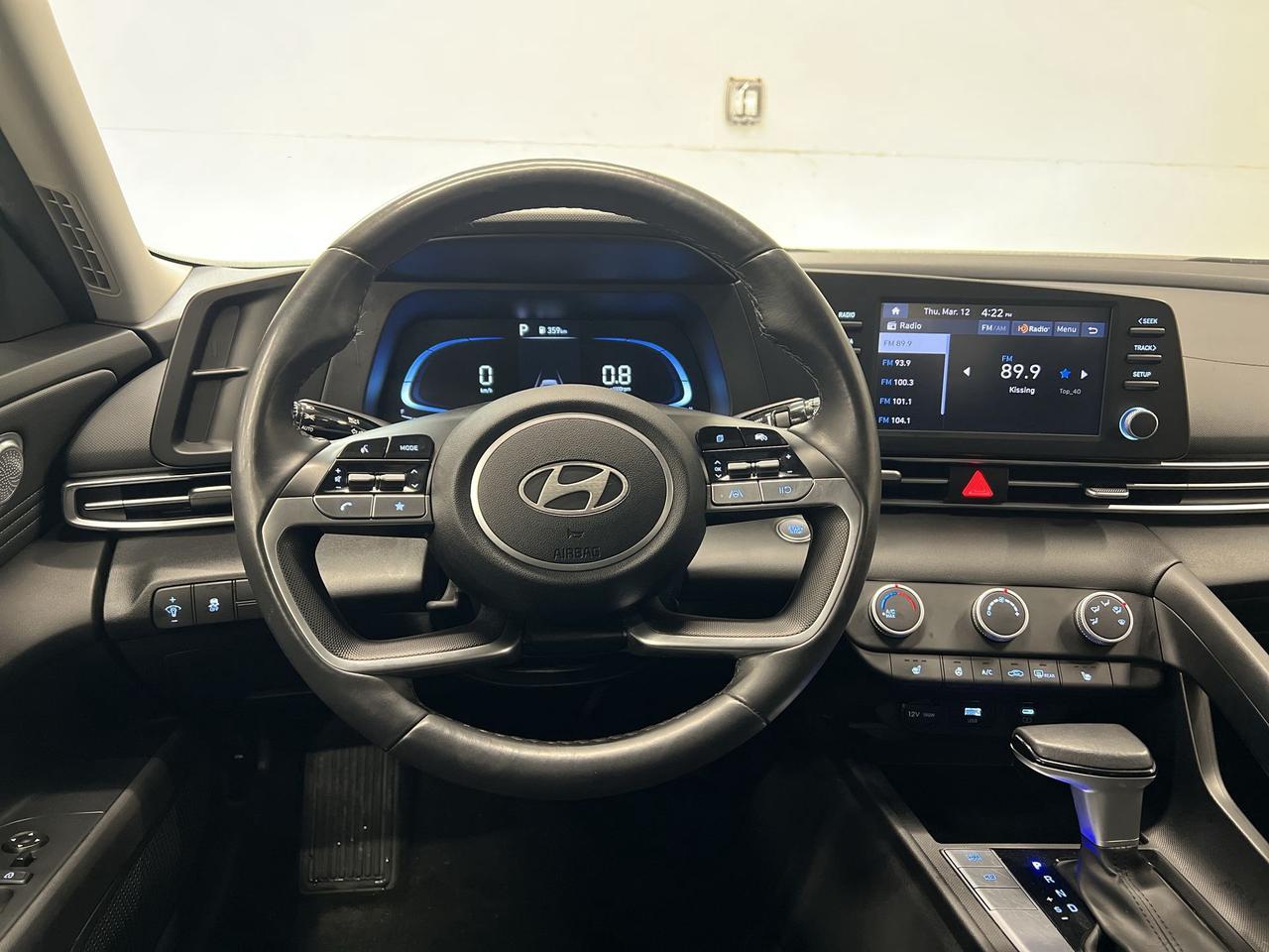 2024 Hyundai Elantra PREFERRED | HTD SEATS | CARPLAY | ALLOYS | A/C Photo