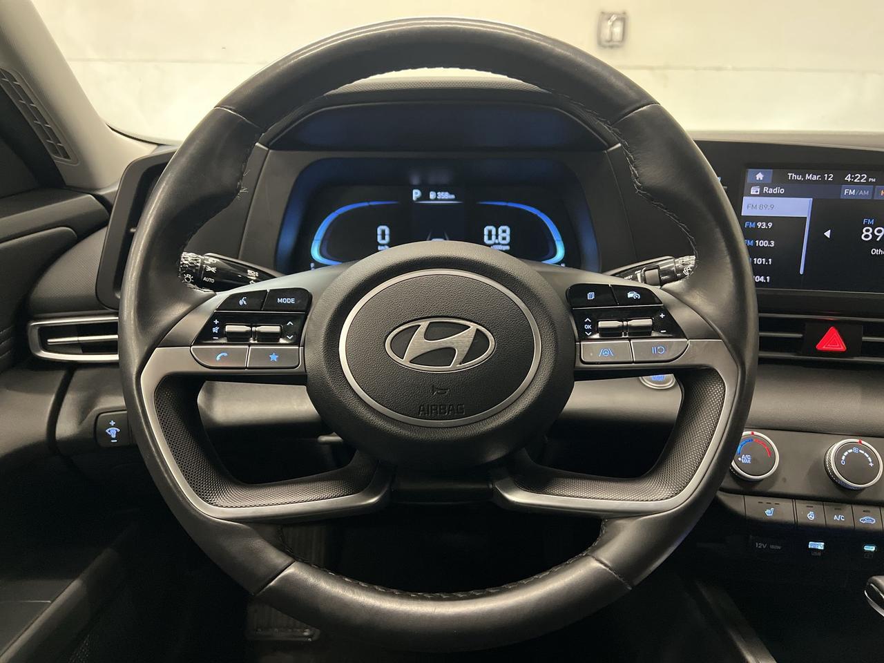 2024 Hyundai Elantra PREFERRED | HTD SEATS | CARPLAY | ALLOYS | A/C Photo