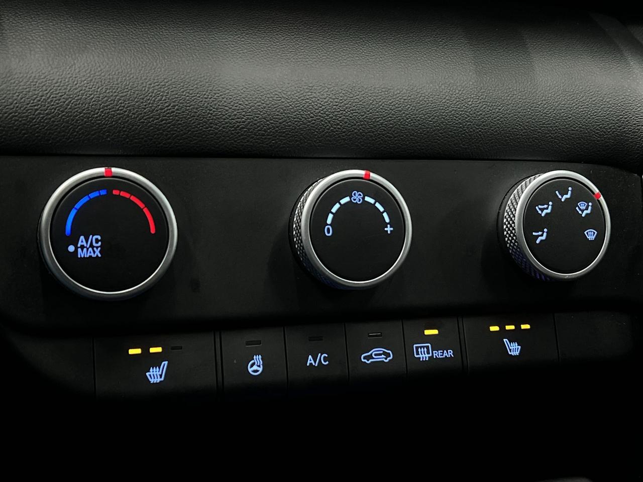 2024 Hyundai Elantra PREFERRED | HTD SEATS | CARPLAY | ALLOYS | A/C Photo
