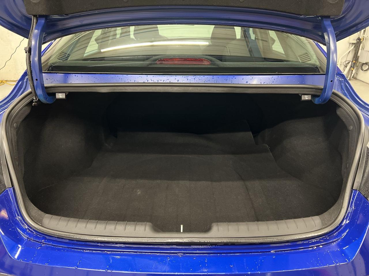 2024 Hyundai Elantra PREFERRED | HTD SEATS | CARPLAY | ALLOYS | A/C Photo