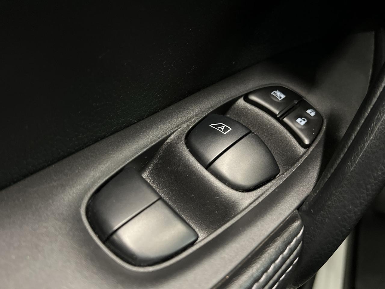 2021 Nissan Qashqai AWD | HTD SEATS | CARPLAY | ALLOYS | BLIND SPOT Photo