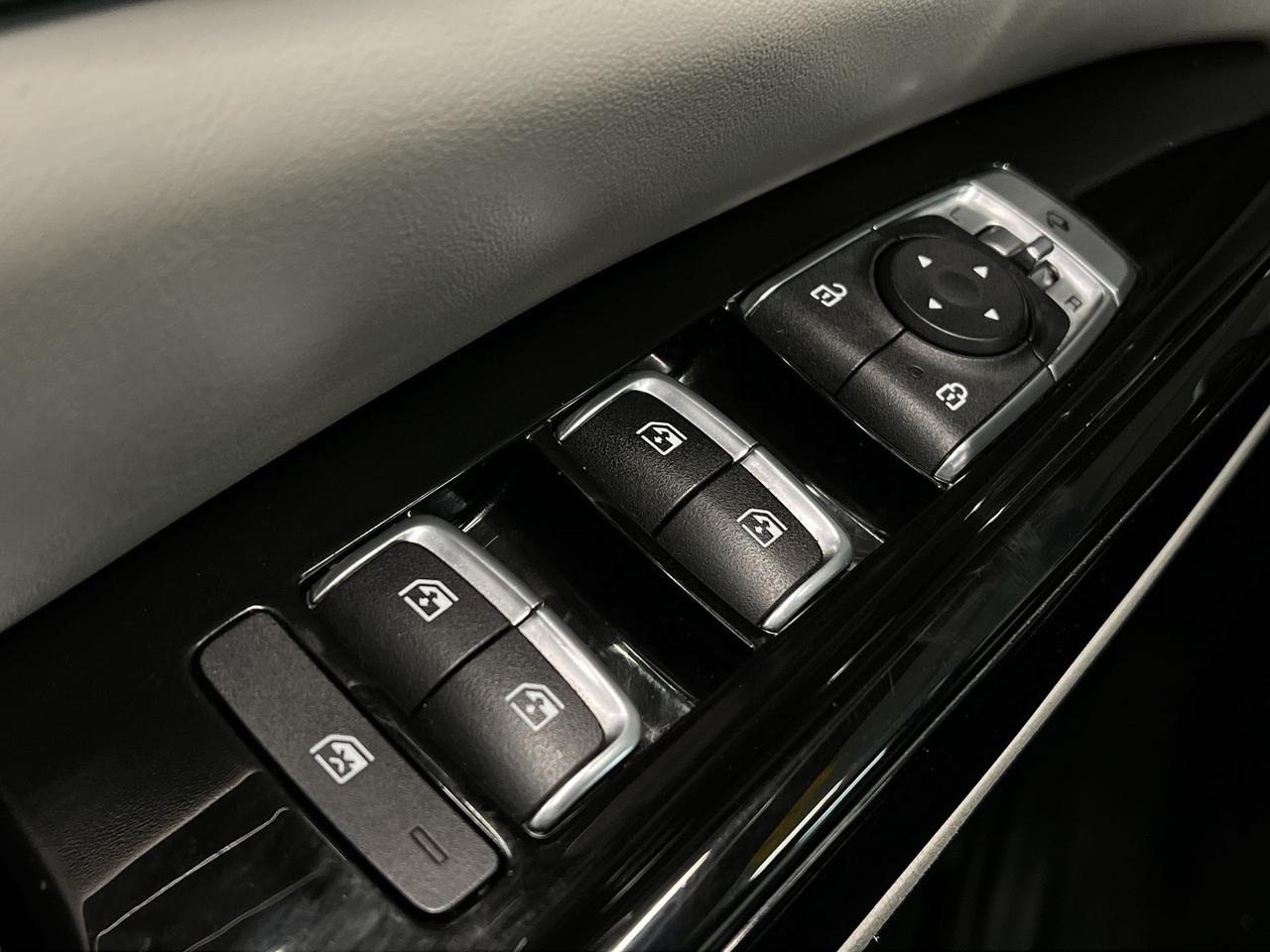 2022 Kia Carnival EX | 8-PASS | HTD SEATS  | CARPLAY | 19IN ALLOYS Photo