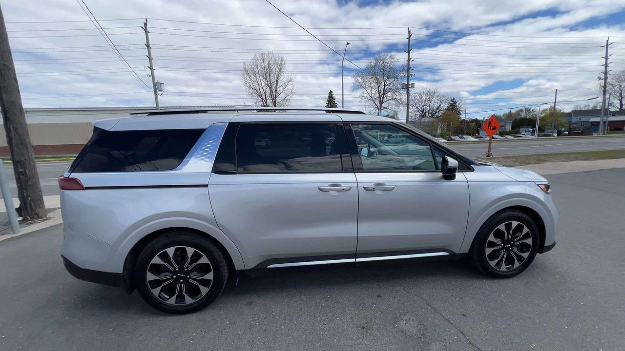 2022 Kia Carnival EX | 8-PASS | HTD SEATS  | CARPLAY | 19IN ALLOYS Photo