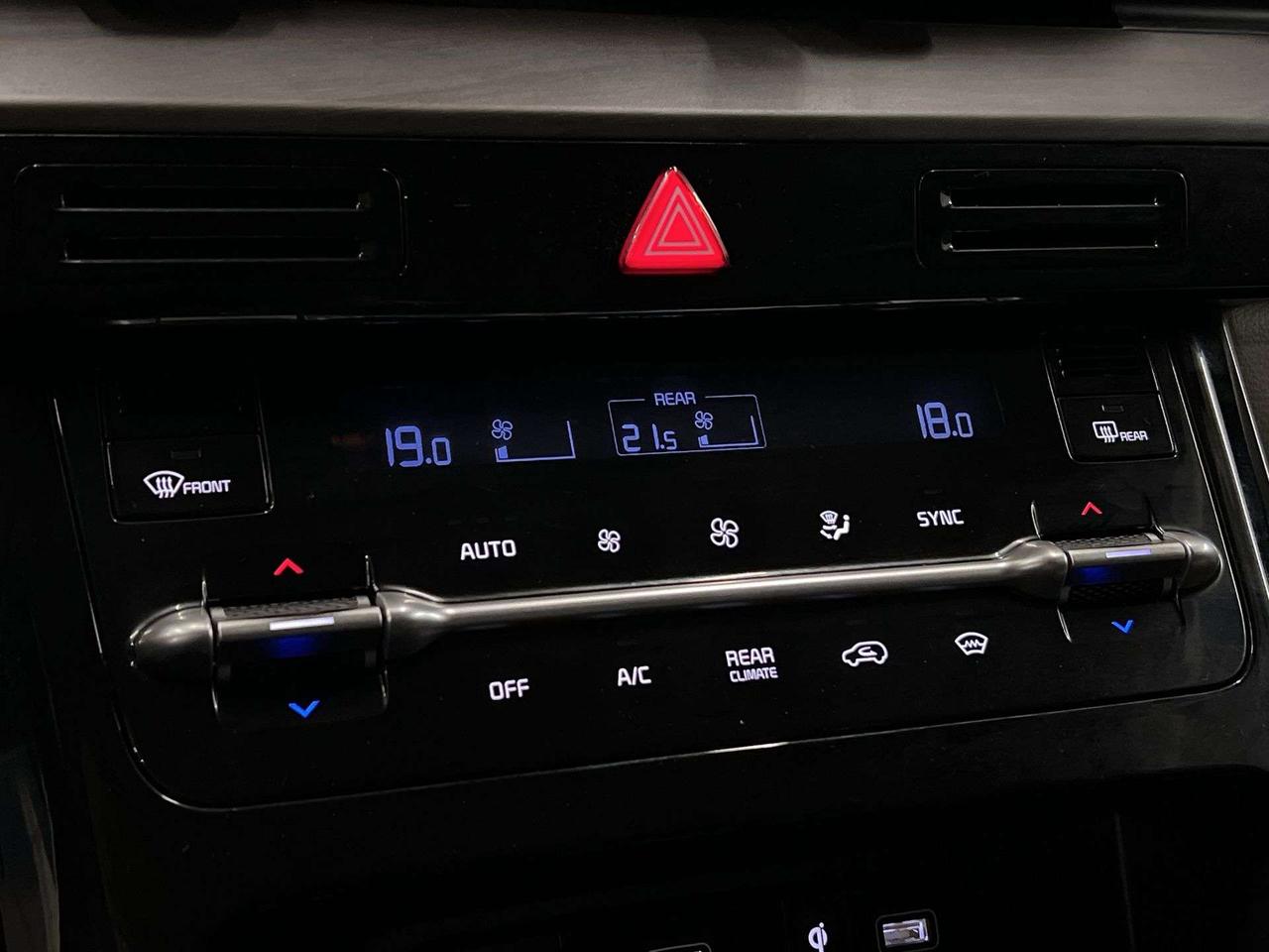 2022 Kia Carnival EX | 8-PASS | HTD SEATS  | CARPLAY | 19IN ALLOYS Photo