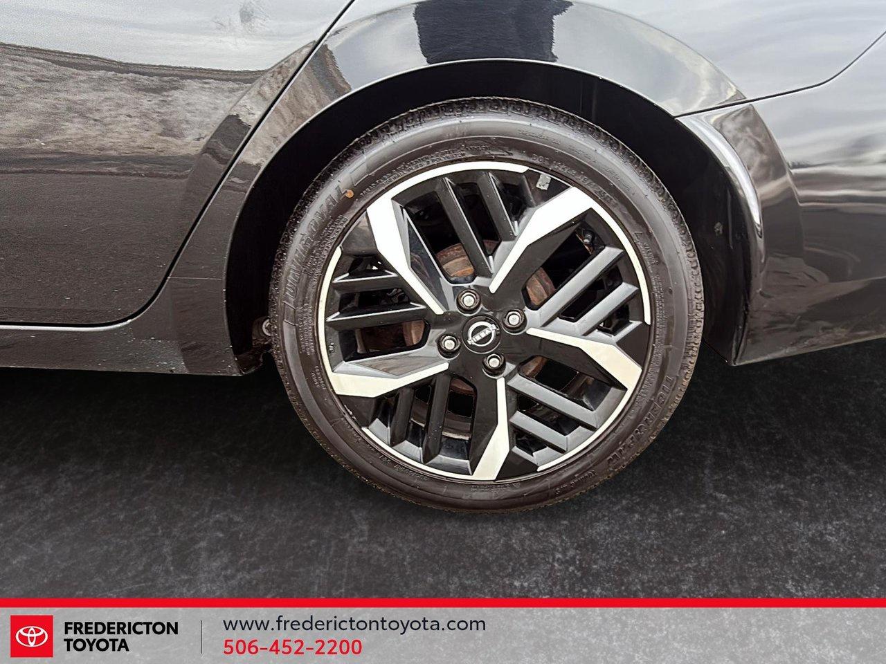 2023 Nissan Versa SR Photo