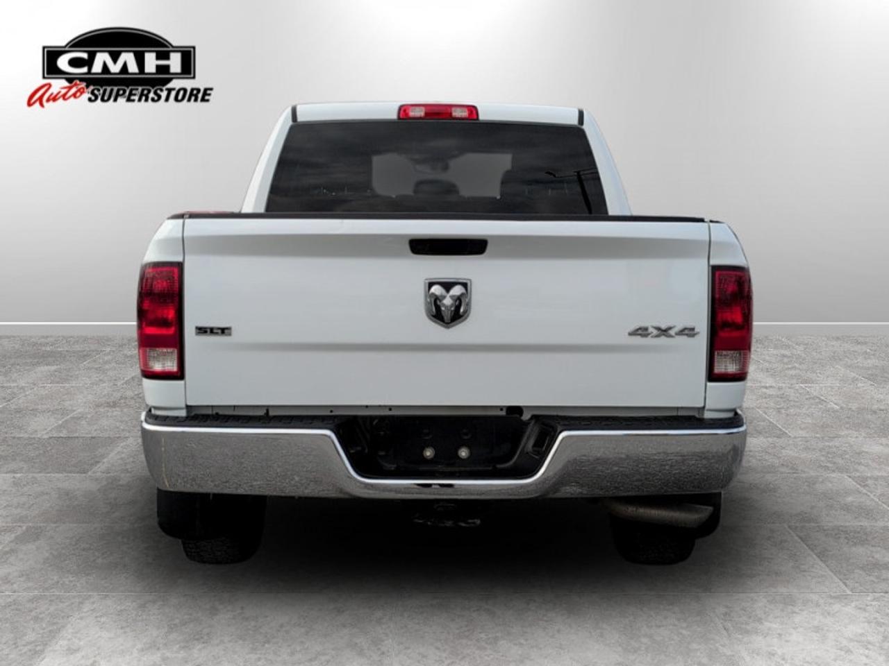 2023 RAM 1500 Classic SLT  **5.7L HEMI - NO ACCIDENTS** Photo3