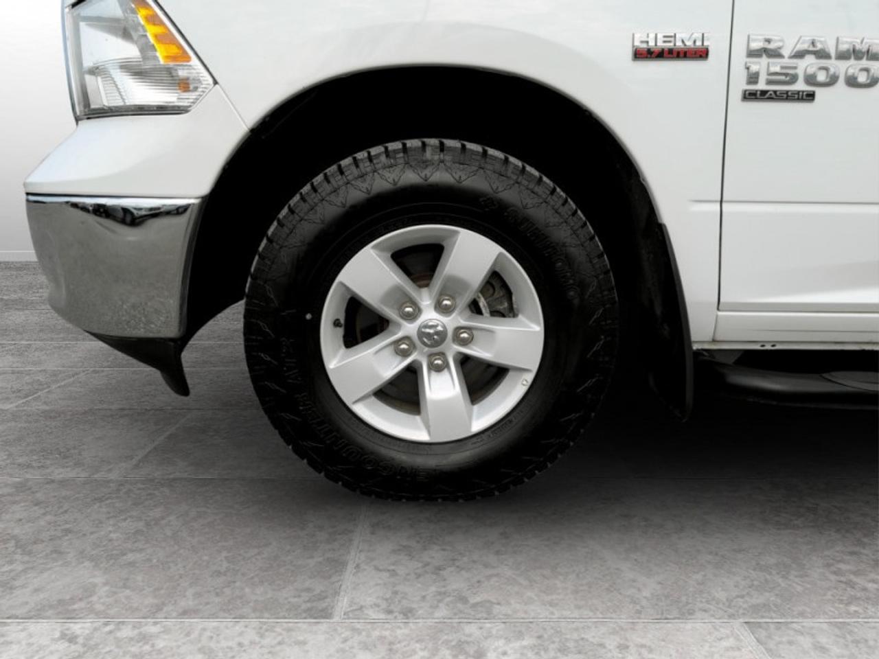 2023 RAM 1500 Classic SLT  **5.7L HEMI - NO ACCIDENTS** Photo