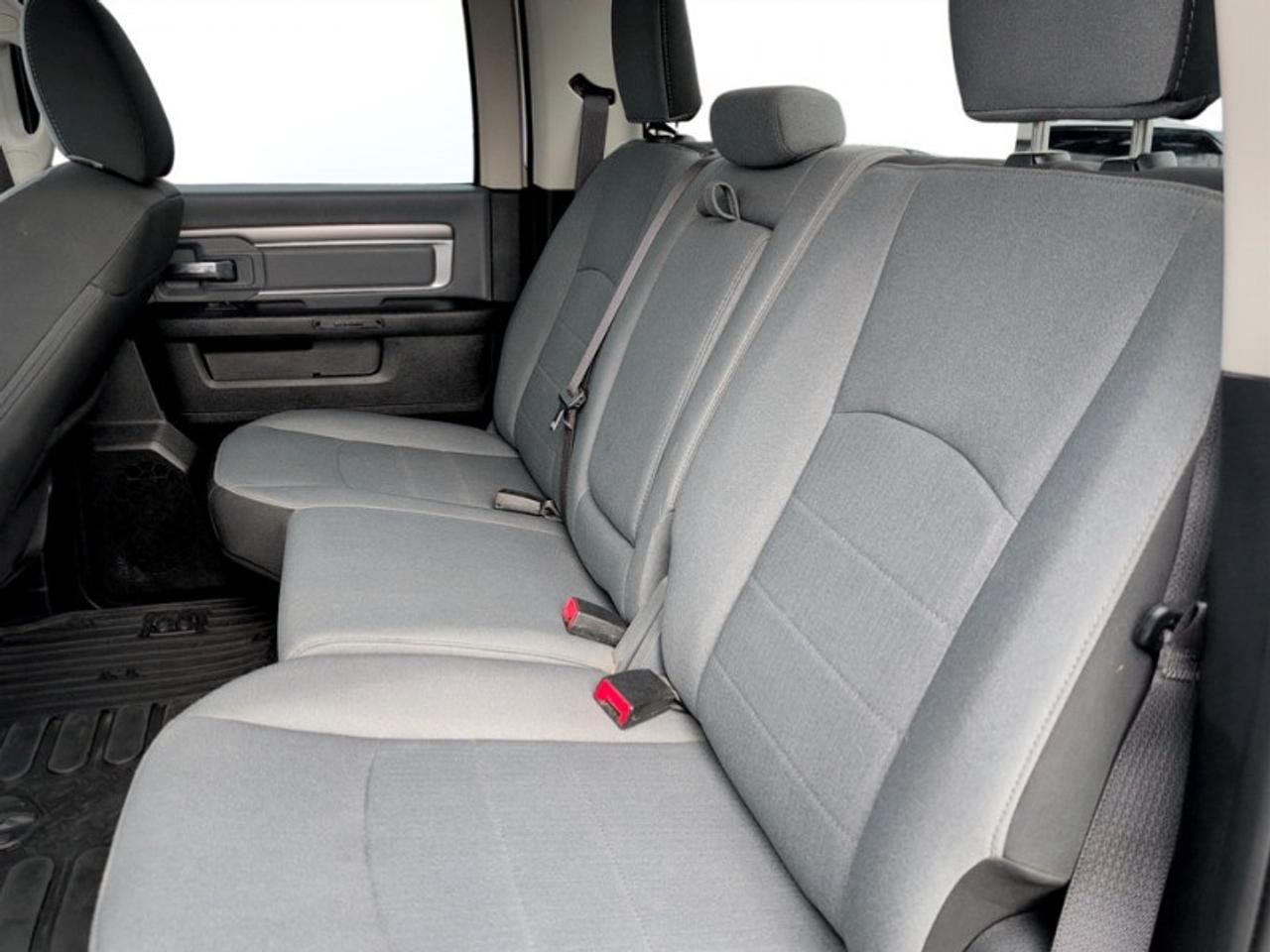 2023 RAM 1500 Classic SLT  **5.7L HEMI - NO ACCIDENTS** Photo