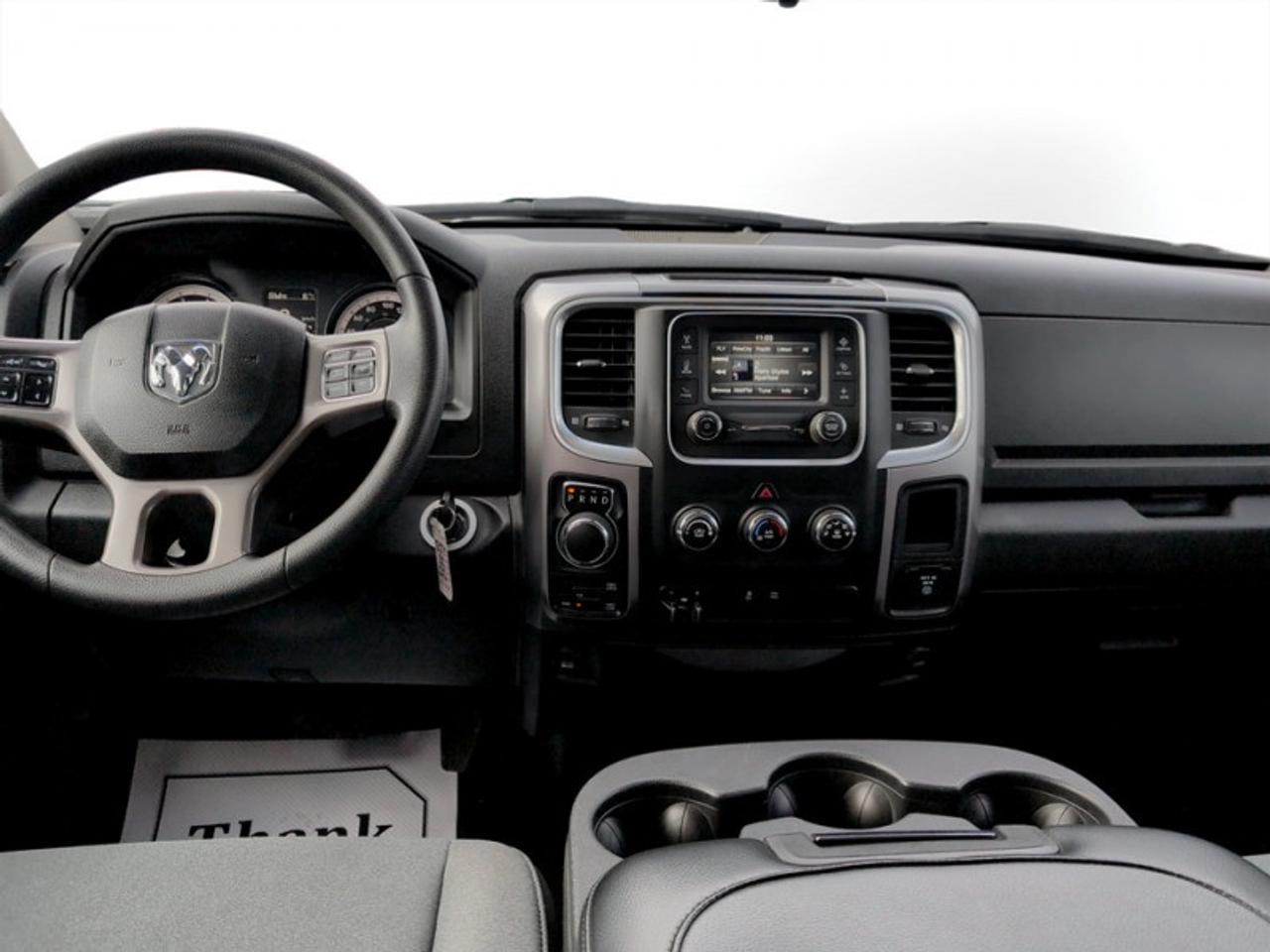 2023 RAM 1500 Classic SLT  **5.7L HEMI - NO ACCIDENTS** Photo