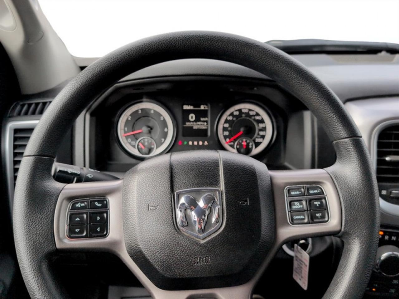 2023 RAM 1500 Classic SLT  **5.7L HEMI - NO ACCIDENTS** Photo