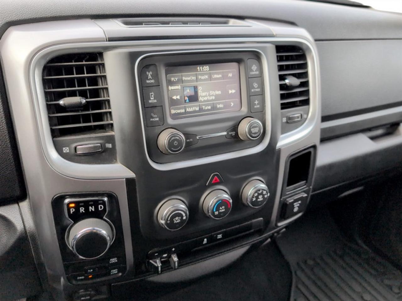 2023 RAM 1500 Classic SLT  **5.7L HEMI - NO ACCIDENTS** Photo