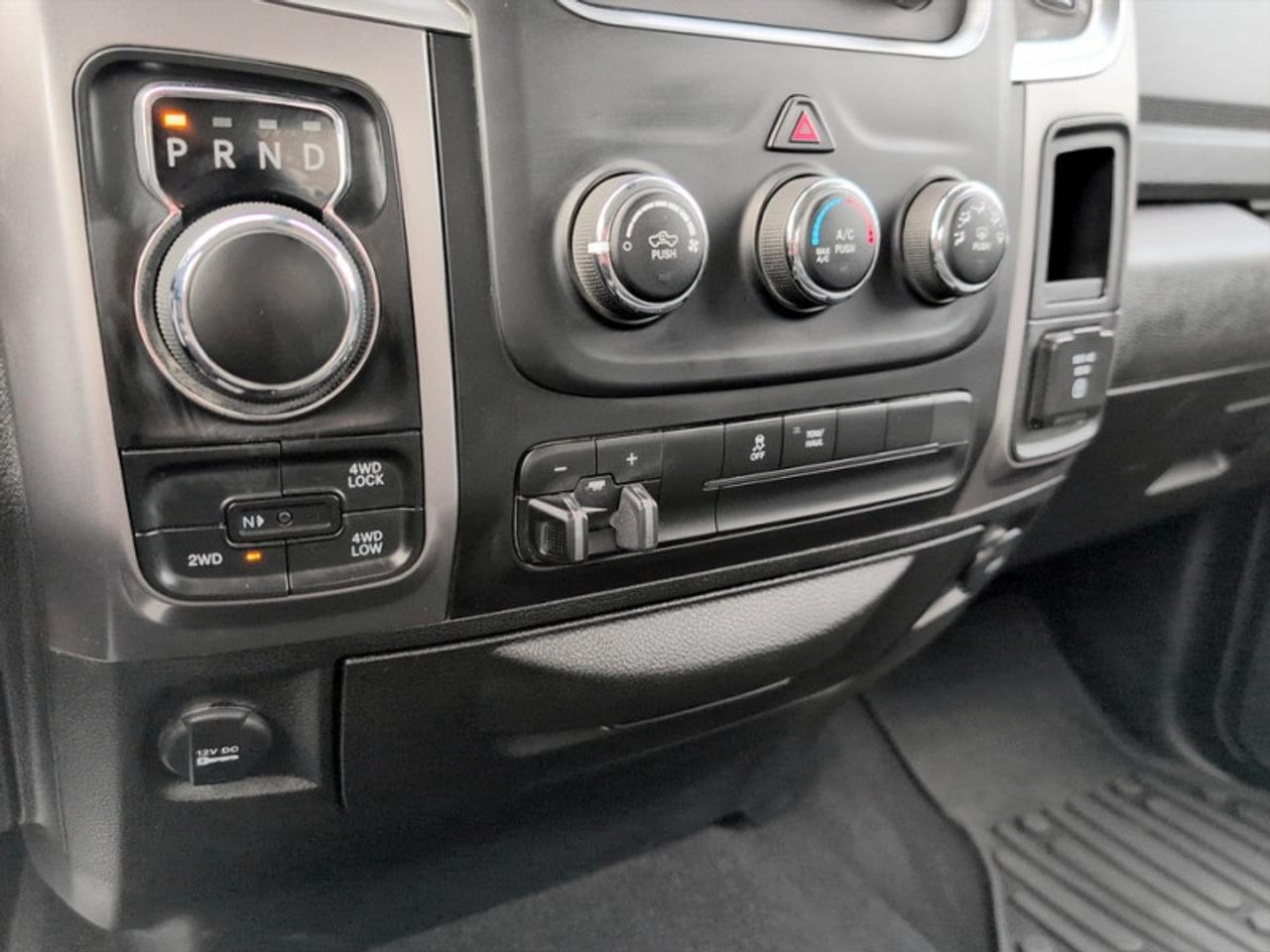 2023 RAM 1500 Classic SLT  **5.7L HEMI - NO ACCIDENTS** Photo