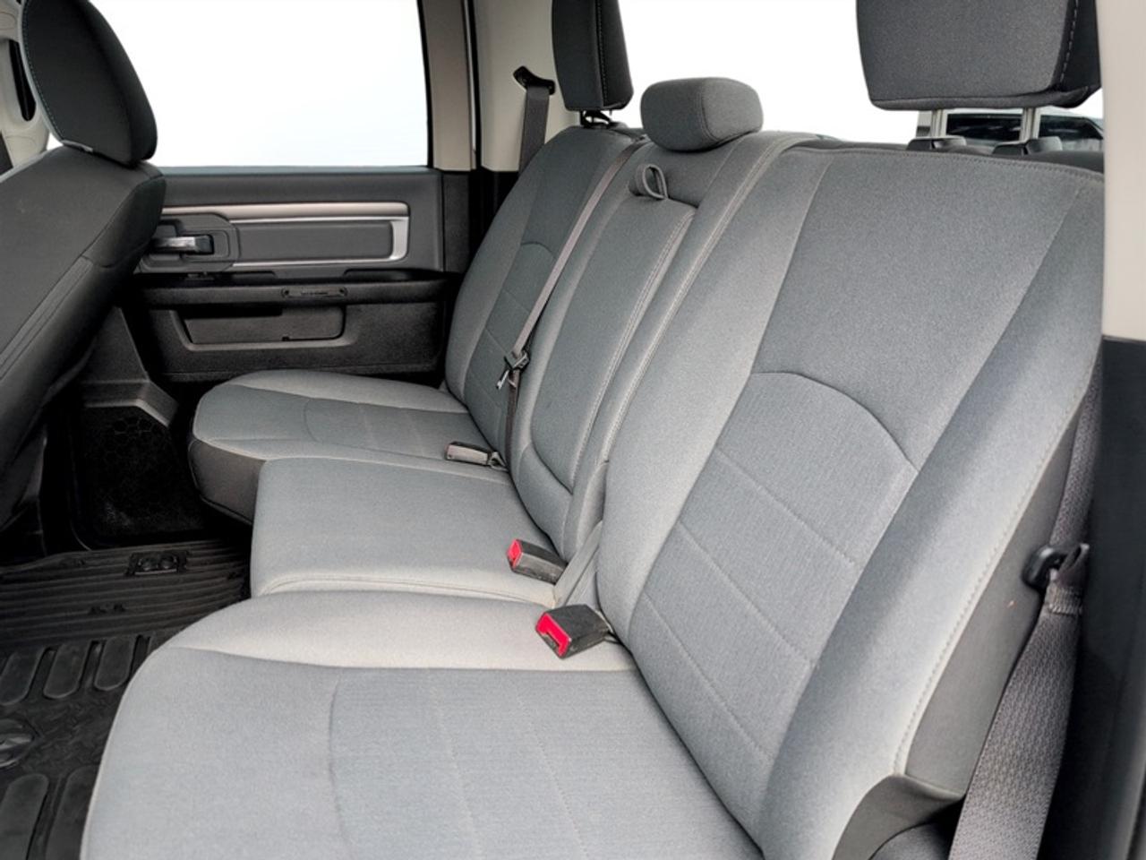 2023 RAM 1500 Classic SLT  **5.7L HEMI - NO ACCIDENTS** Photo