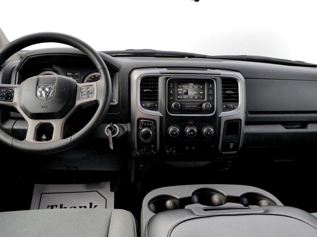 2023 RAM 1500 Classic SLT  **5.7L HEMI - NO ACCIDENTS** Photo