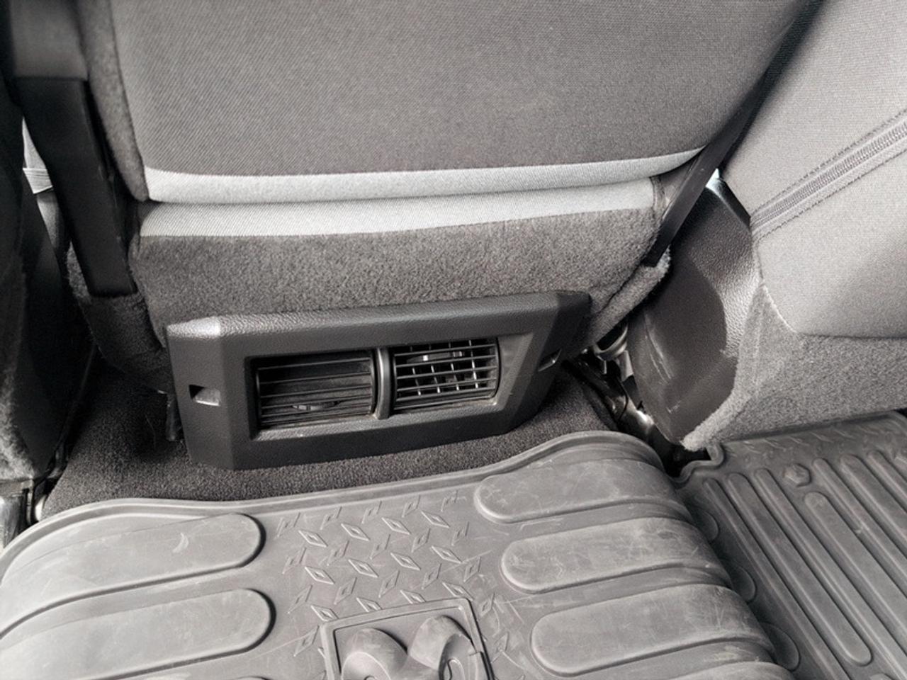 2023 RAM 1500 Classic SLT  **5.7L HEMI - NO ACCIDENTS** Photo