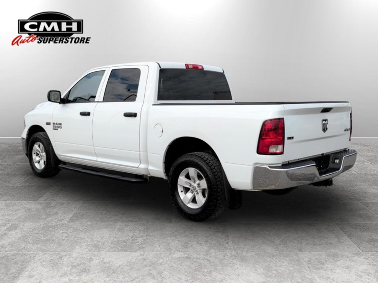 2023 RAM 1500 Classic SLT  **5.7L HEMI - NO ACCIDENTS** Photo1