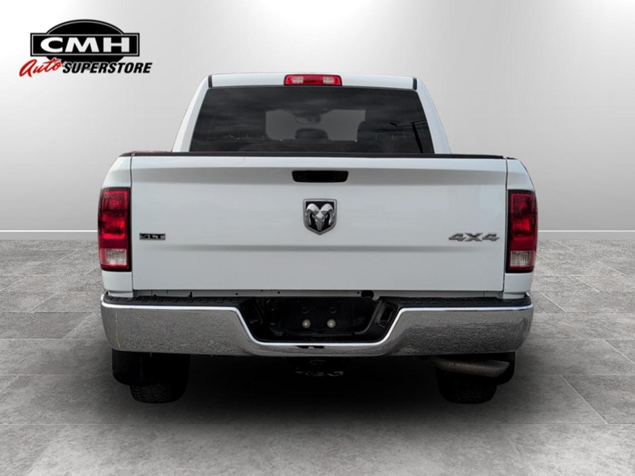 2023 RAM 1500 Classic SLT  **5.7L HEMI - NO ACCIDENTS** Photo2