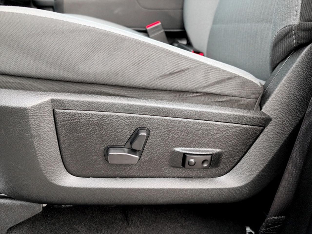 2023 RAM 1500 Classic SLT  **5.7L HEMI VVT V8 ENGINE** Photo
