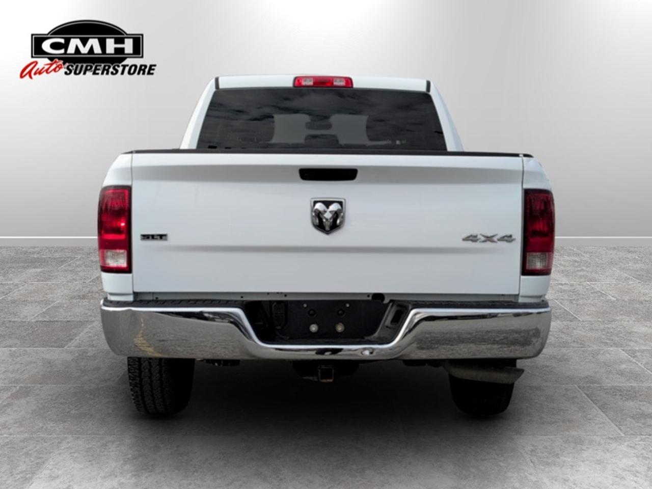 2023 RAM 1500 Classic SLT  **5.7L HEMI VVT V8 ENGINE** Photo2