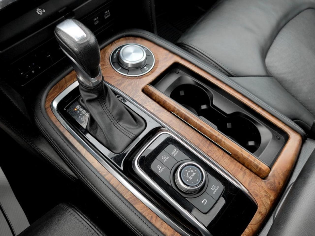 2024 Nissan Armada SL  **CLEAN CARFAX** Photo